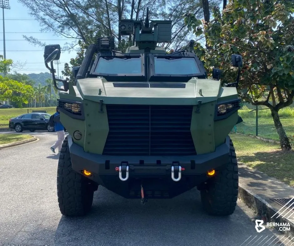 15318 tarantula 90mm vehicle interior